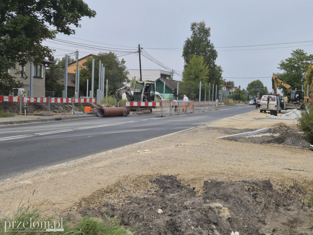 Budowa ronda na krajówce w Krzeszowicach