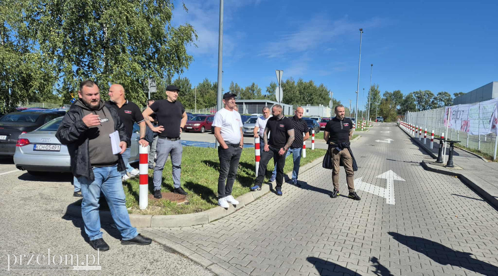 Konferencja prasowa przed Valeo w Chrzanowie
