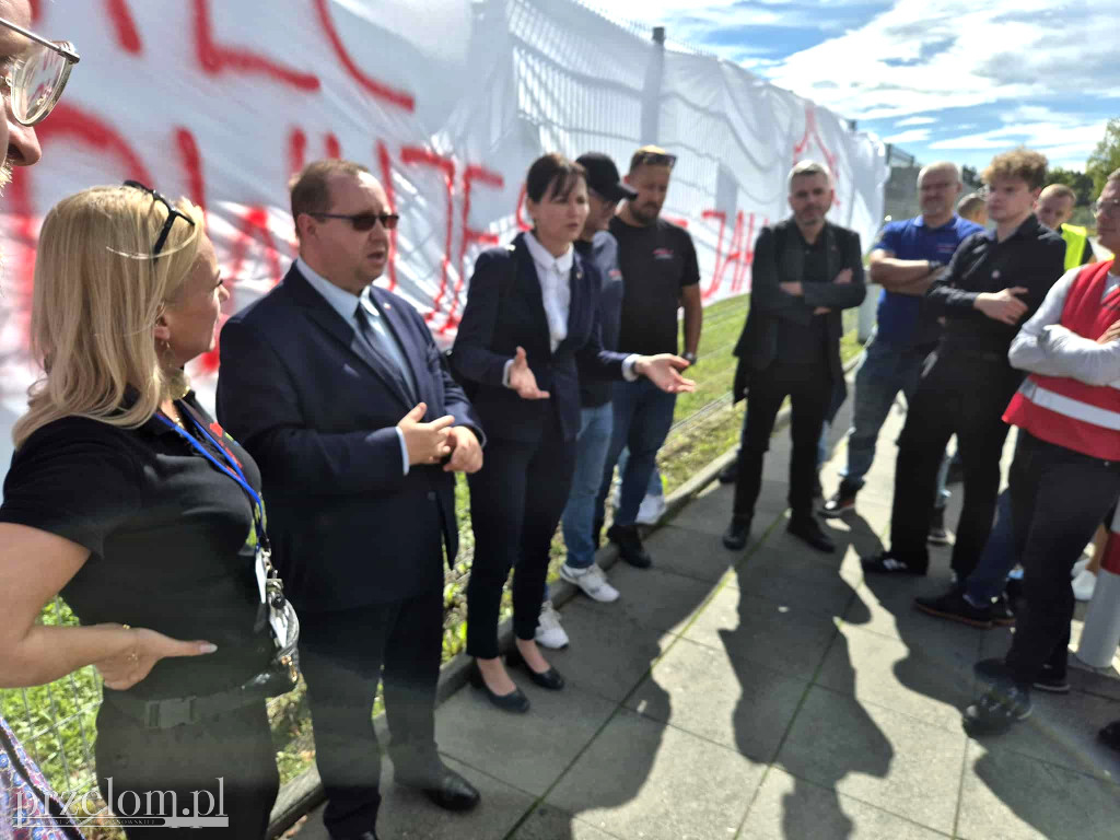 Konferencja prasowa przed Valeo w Chrzanowie