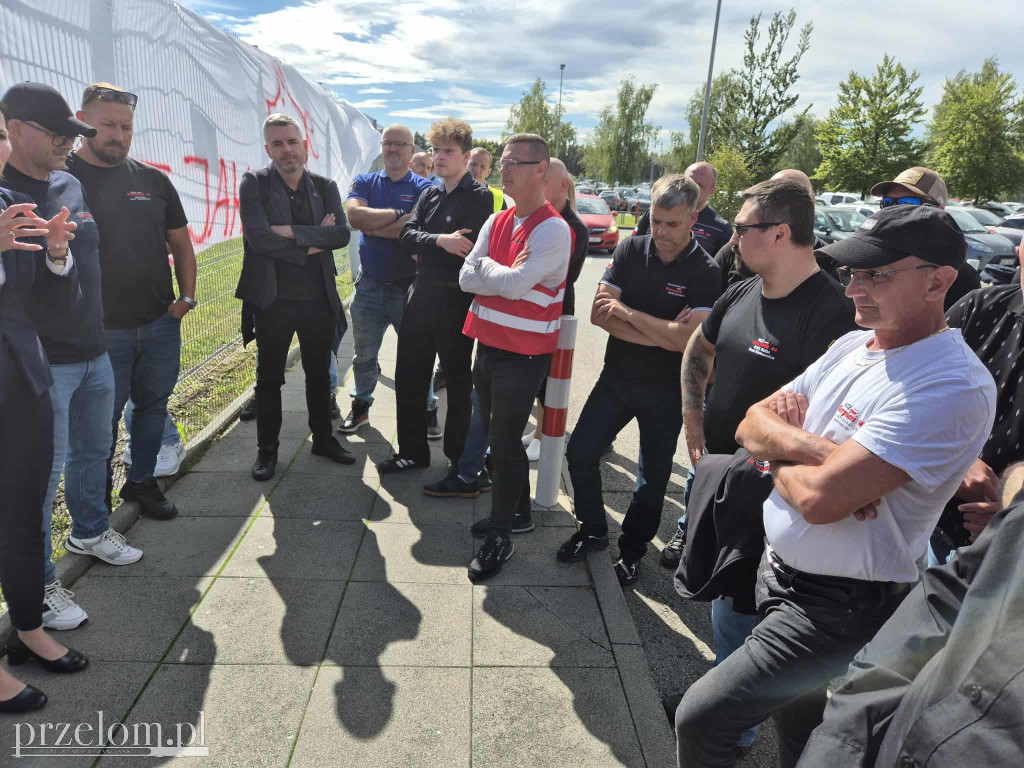 Konferencja prasowa przed Valeo w Chrzanowie