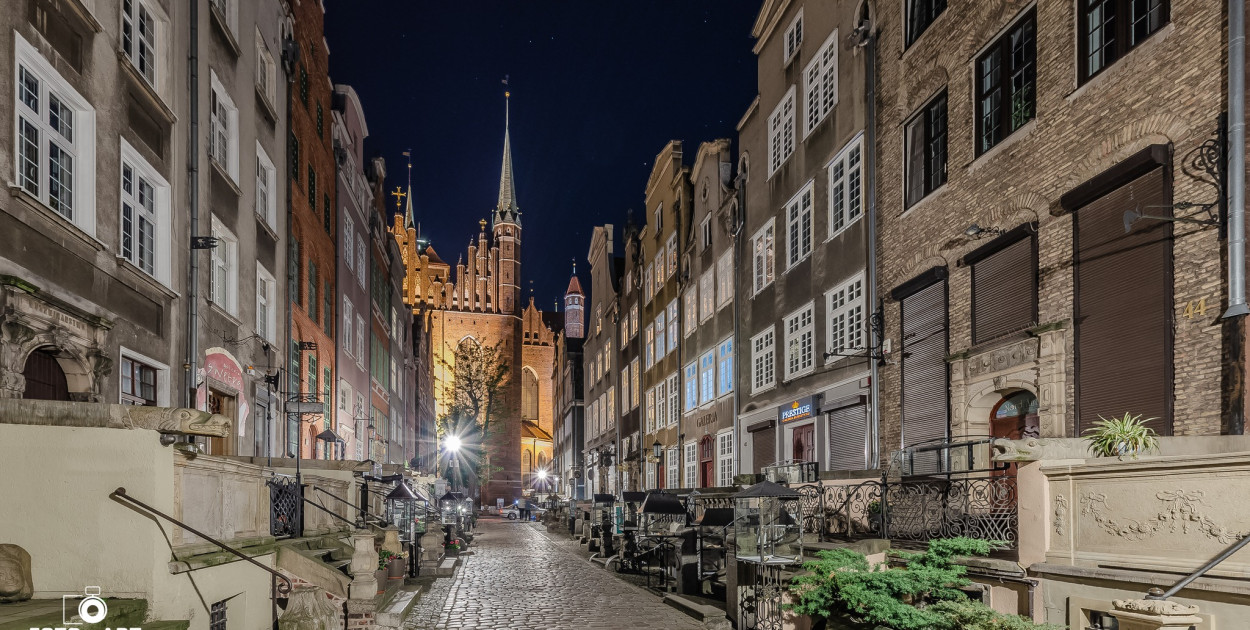 Nocne oblicze architektury. Kadry Artura Sarny