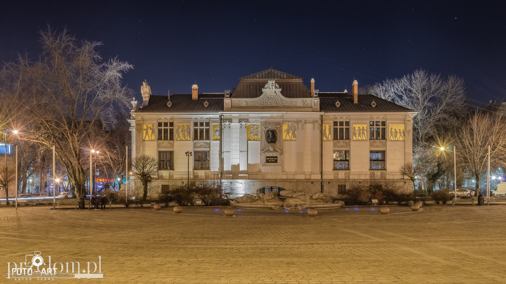Nocne oblicze architektury. Kadry Artura Sarny