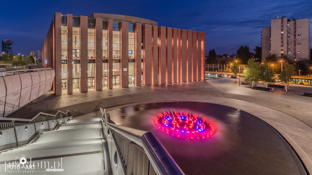 Nocne oblicze architektury. Kadry Artura Sarny