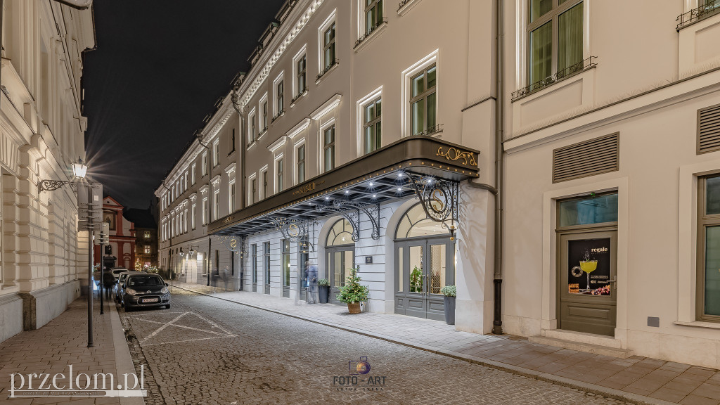 Nocne oblicze architektury. Kadry Artura Sarny