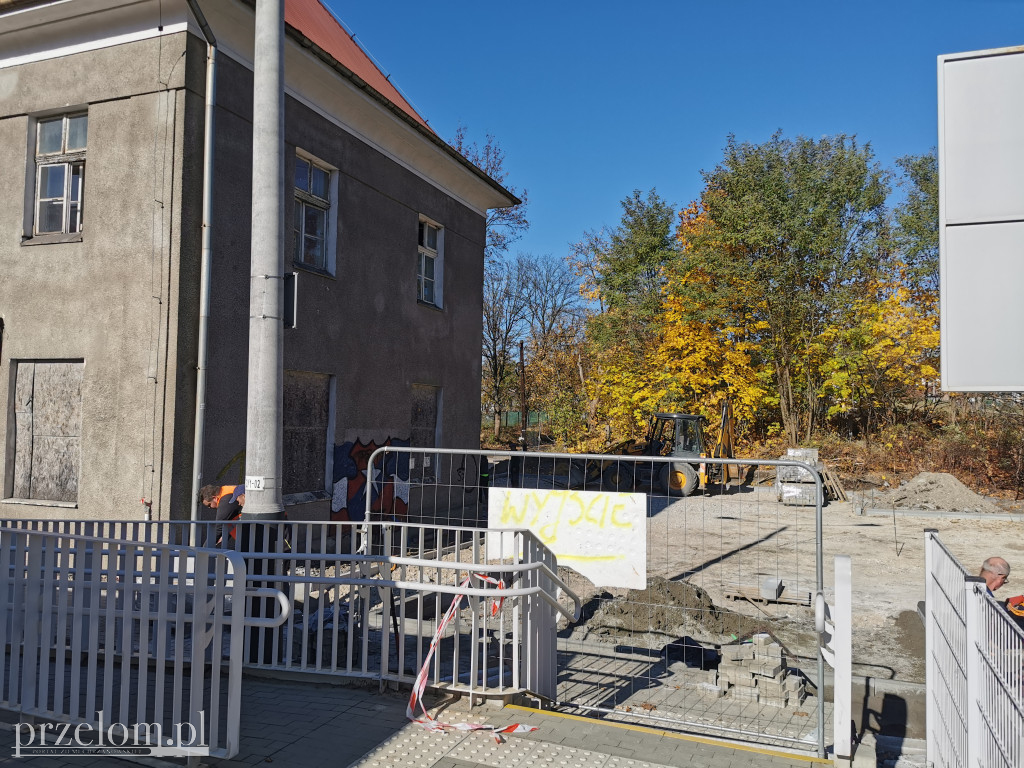 Budowa nowego parkingu koło przystanku PKP w Dulowej