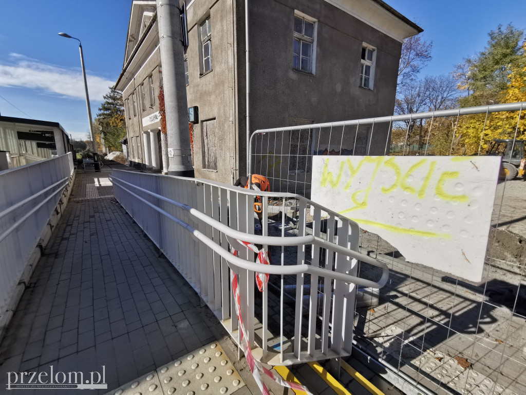 Budowa nowego parkingu koło przystanku PKP w Dulowej