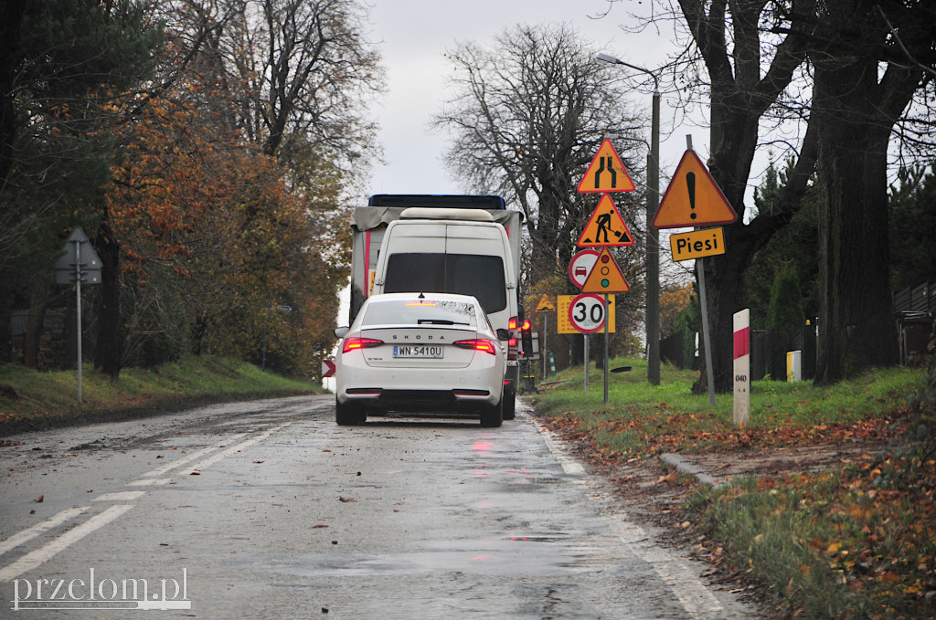 Drogowy koszmar na głównej szosie w Płazie