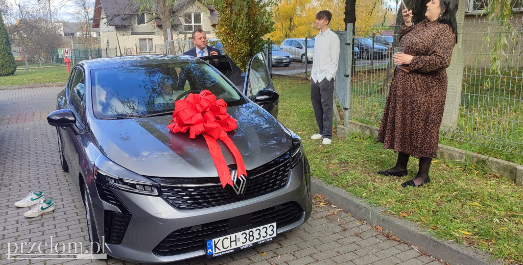 „Czarodziej” przekazał nowe auto dla Domu Dziecka w Chrzanowie