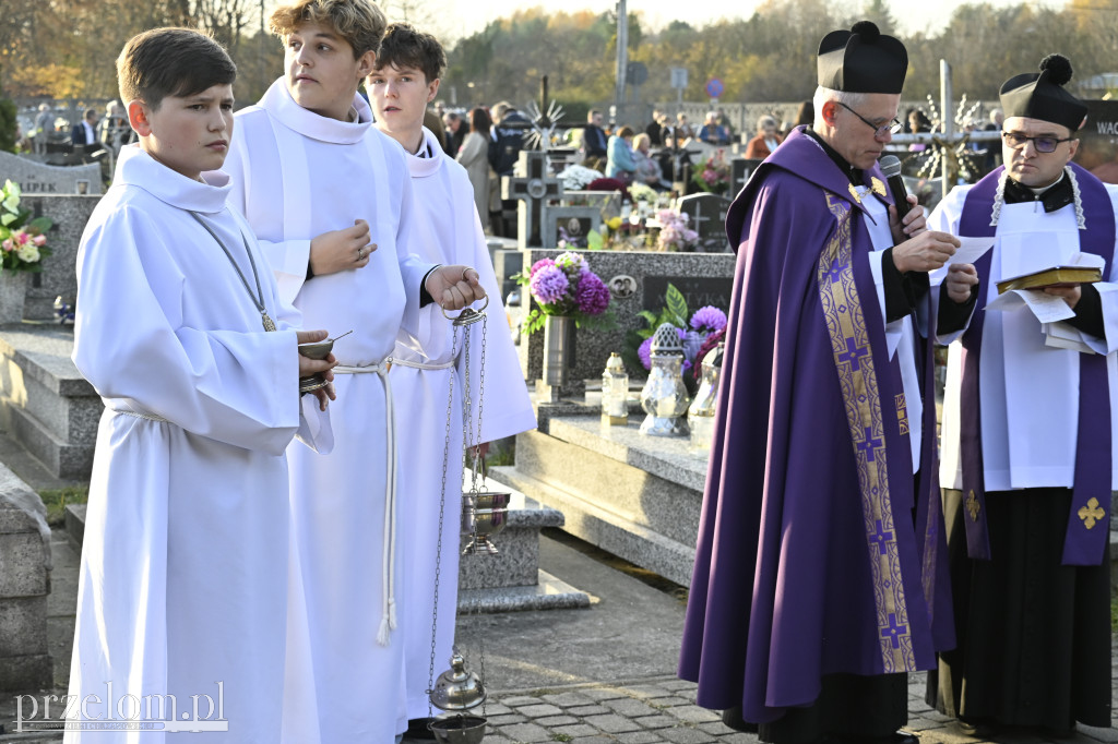 Msza Święta na Cmentarzu Parafialnym w Trzebini-Sierszy - 01.11.2025