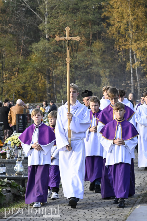 Msza Święta na Cmentarzu Parafialnym w Trzebini-Sierszy - 01.11.2025