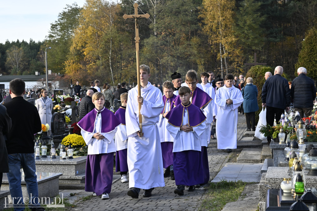 Msza Święta na Cmentarzu Parafialnym w Trzebini-Sierszy - 01.11.2025