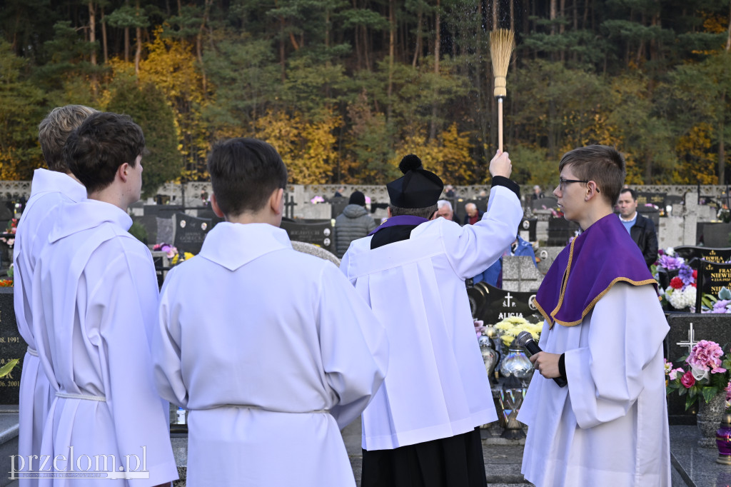 Msza Święta na Cmentarzu Parafialnym w Trzebini-Sierszy - 01.11.2025