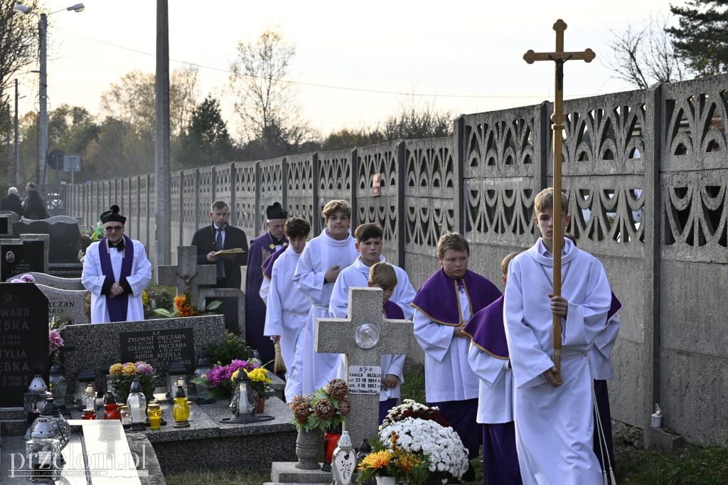 Msza Święta na Cmentarzu Parafialnym w Trzebini-Sierszy - 01.11.2025