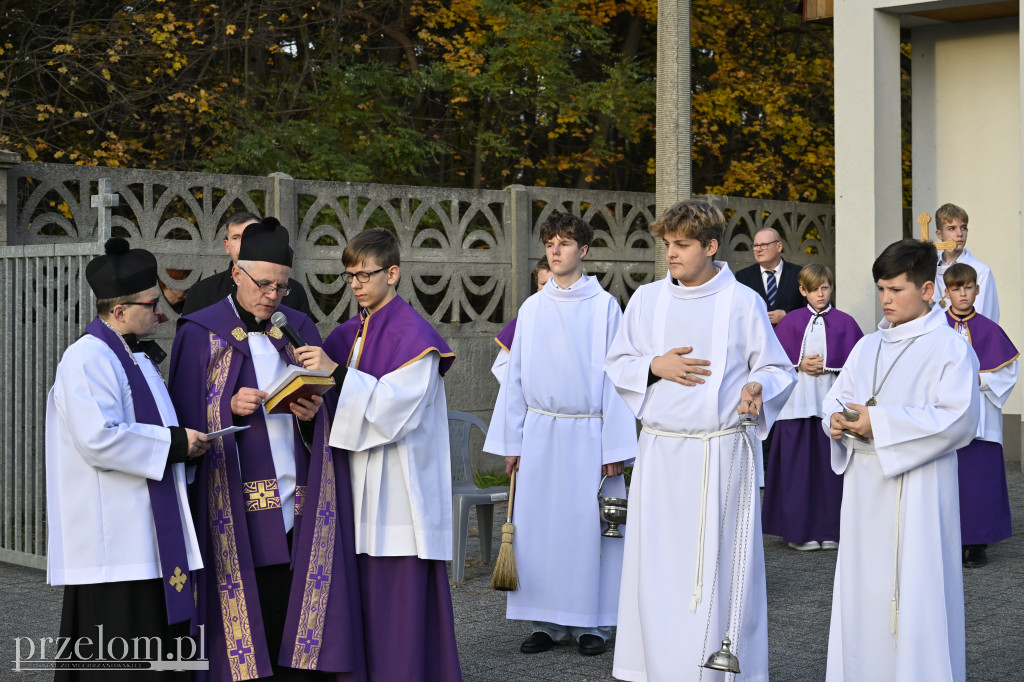 Msza Święta na Cmentarzu Parafialnym w Trzebini-Sierszy - 01.11.2025