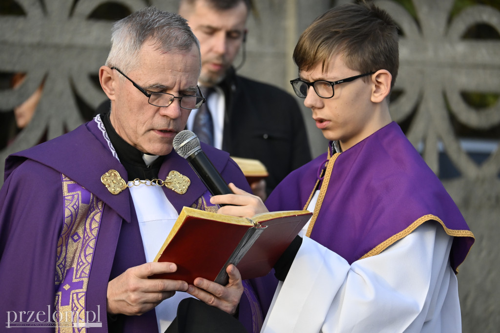 Msza Święta na Cmentarzu Parafialnym w Trzebini-Sierszy - 01.11.2025