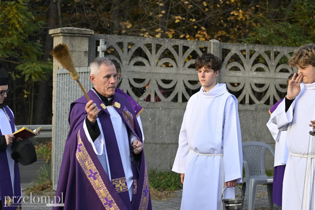 Msza Święta na Cmentarzu Parafialnym w Trzebini-Sierszy - 01.11.2025