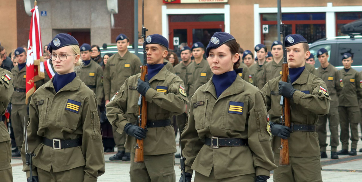 Ślubowanie klas mundurowych LO w Trzebini