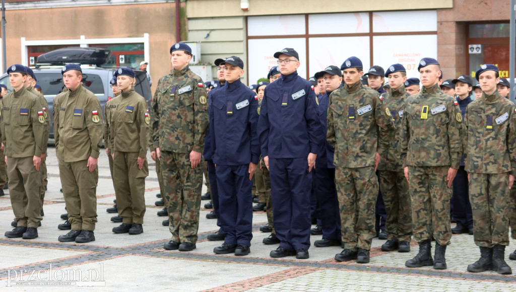 Ślubowanie klas mundurowych LO w Trzebini