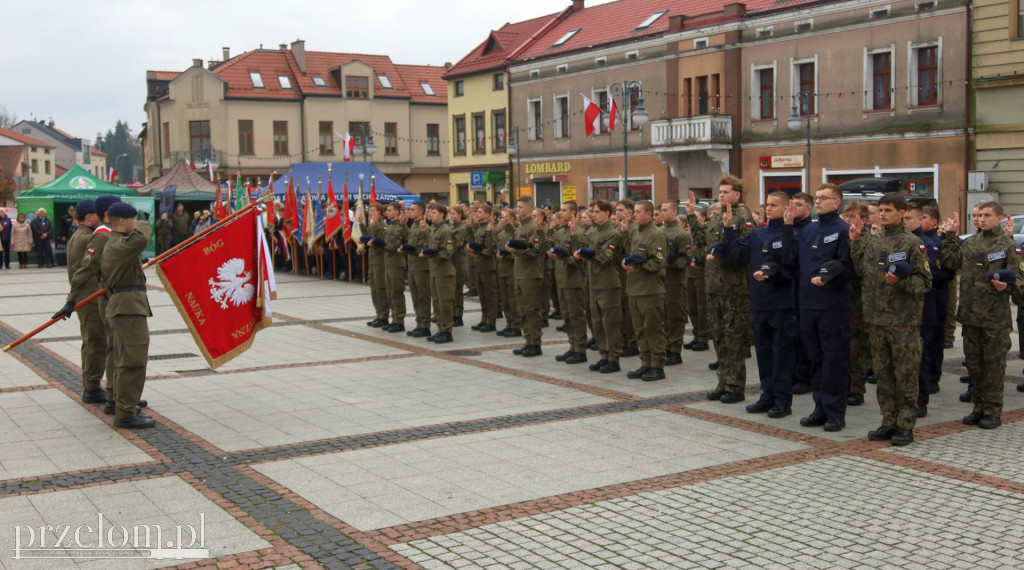Ślubowanie klas mundurowych LO w Trzebini