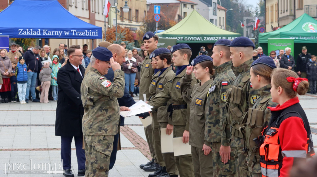 Ślubowanie klas mundurowych LO w Trzebini