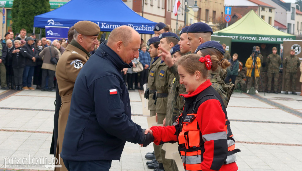 Ślubowanie klas mundurowych LO w Trzebini