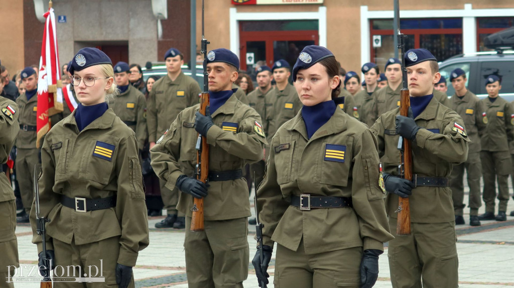 Ślubowanie klas mundurowych LO w Trzebini