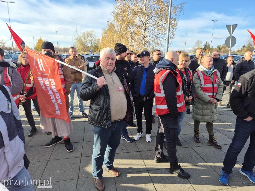 Związkowcy z całej Polski wsparli strajk w Valeo