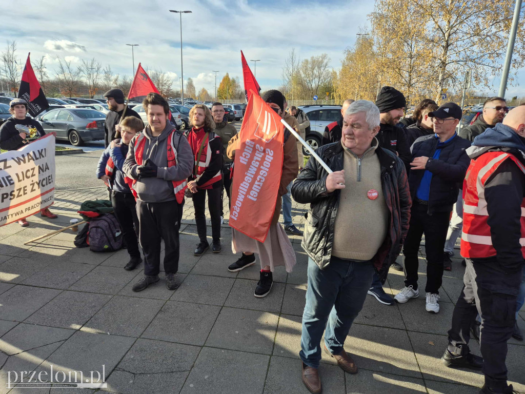 Związkowcy z całej Polski wsparli strajk w Valeo