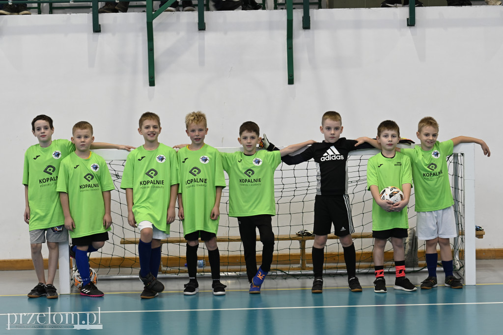 Mikołajkowy Turniej Halowej Piłki Nożnej Chłopców w Krzeszowicach - 06.12.2025