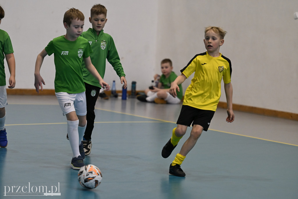 Mikołajkowy Turniej Halowej Piłki Nożnej Chłopców w Krzeszowicach - 06.12.2025