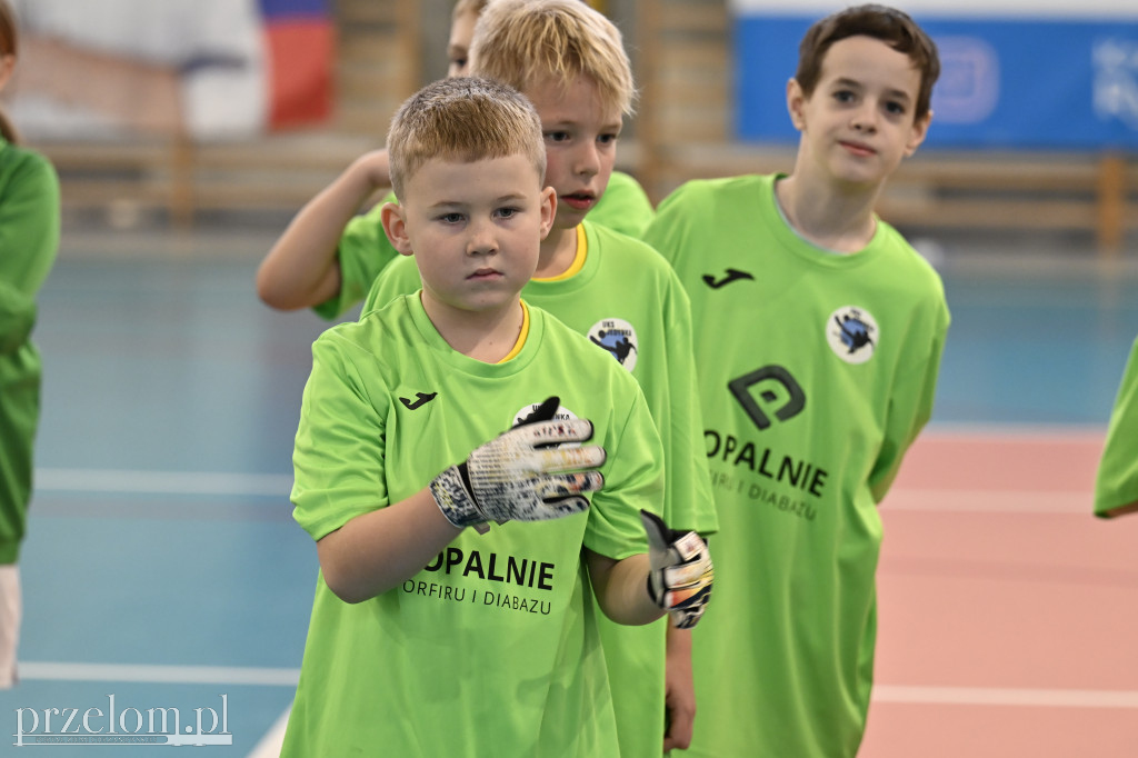 Mikołajkowy Turniej Halowej Piłki Nożnej Chłopców w Krzeszowicach - 06.12.2025