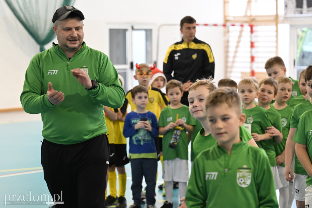 Mikołajkowy Turniej Halowej Piłki Nożnej Chłopców w Krzeszowicach - 06.12.2025