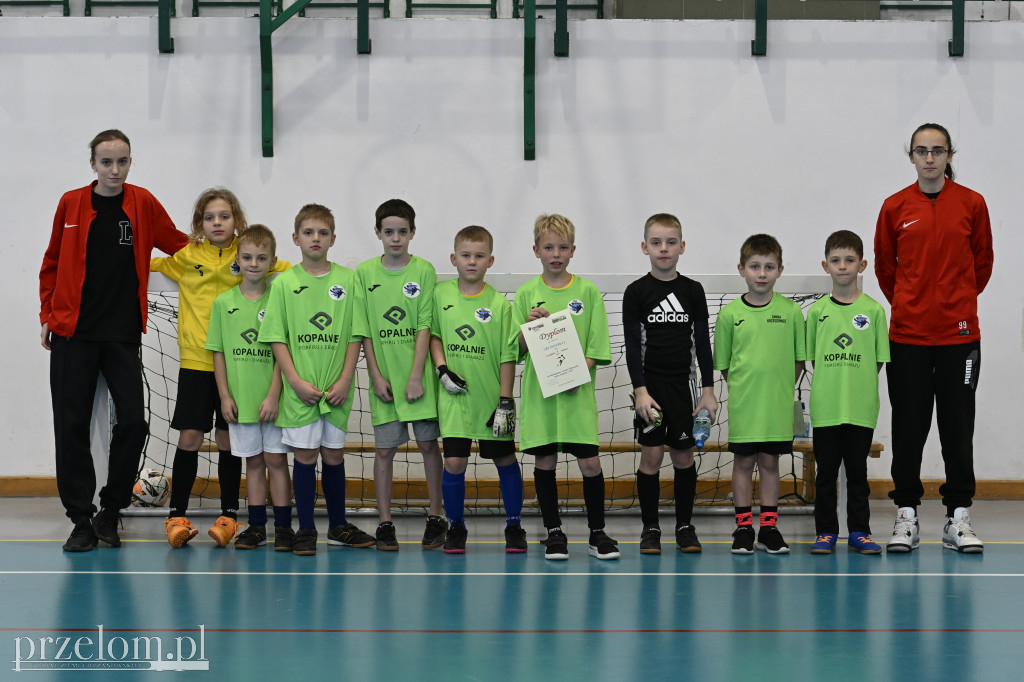 Mikołajkowy Turniej Halowej Piłki Nożnej Chłopców w Krzeszowicach - 06.12.2025