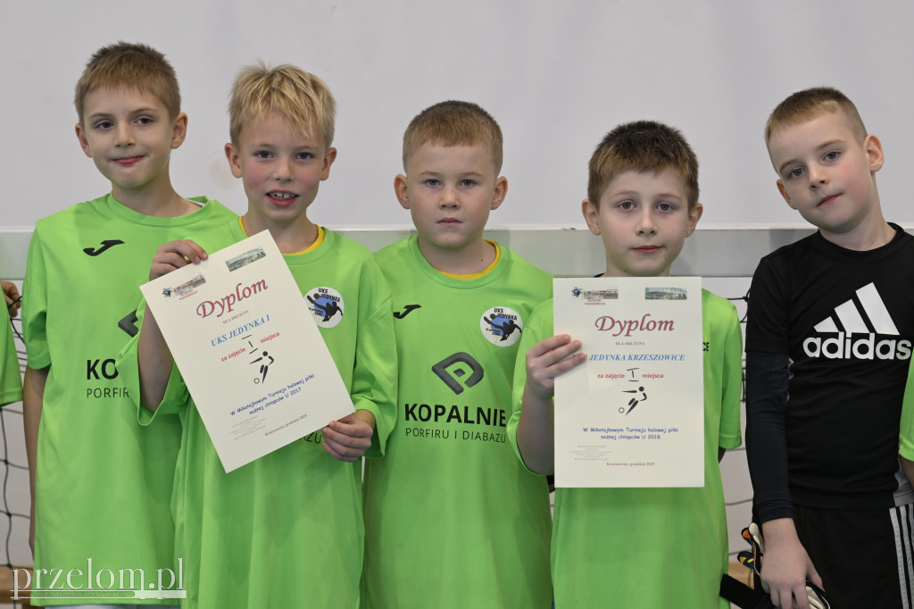 Mikołajkowy Turniej Halowej Piłki Nożnej Chłopców w Krzeszowicach - 06.12.2025