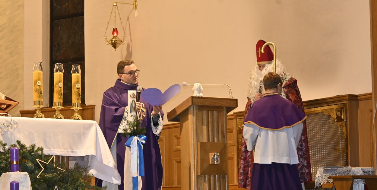 Mikołaj w Parafii NSNMP w Trzebini-Sierszy - 06.12.2025