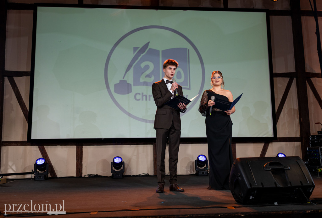 Elegancko, wzruszająco, z klasą. Studniówka II LO w Chrzanowie