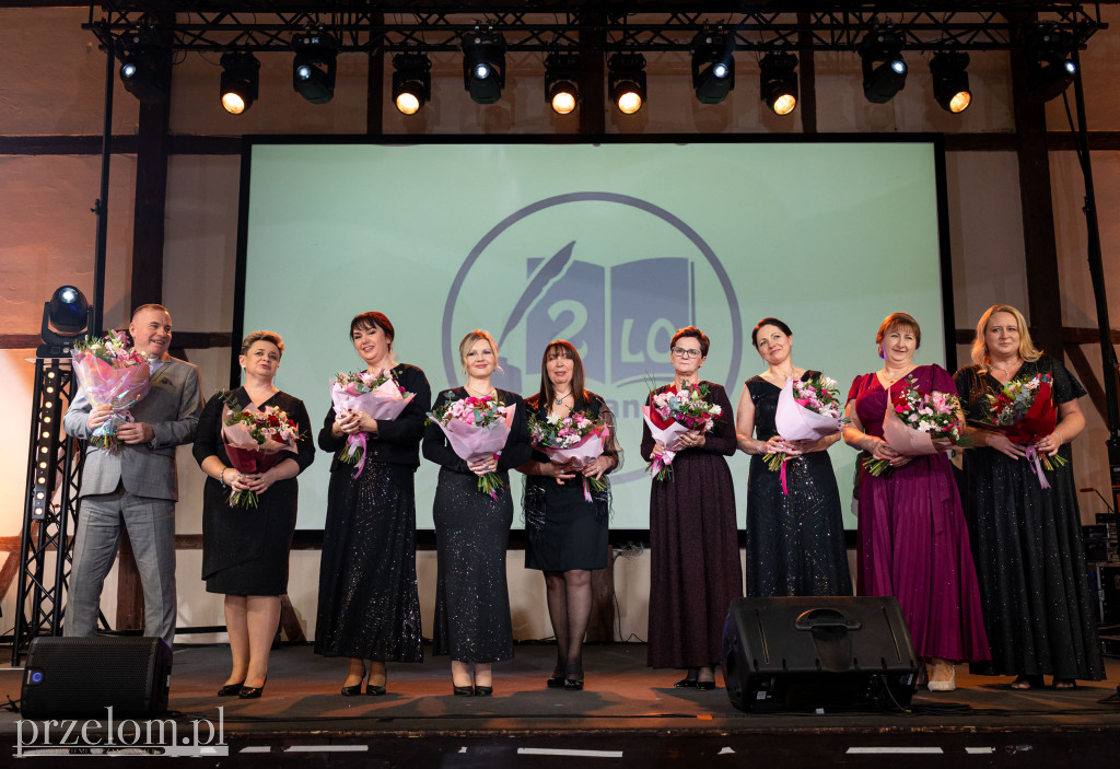 Elegancko, wzruszająco, z klasą. Studniówka II LO w Chrzanowie