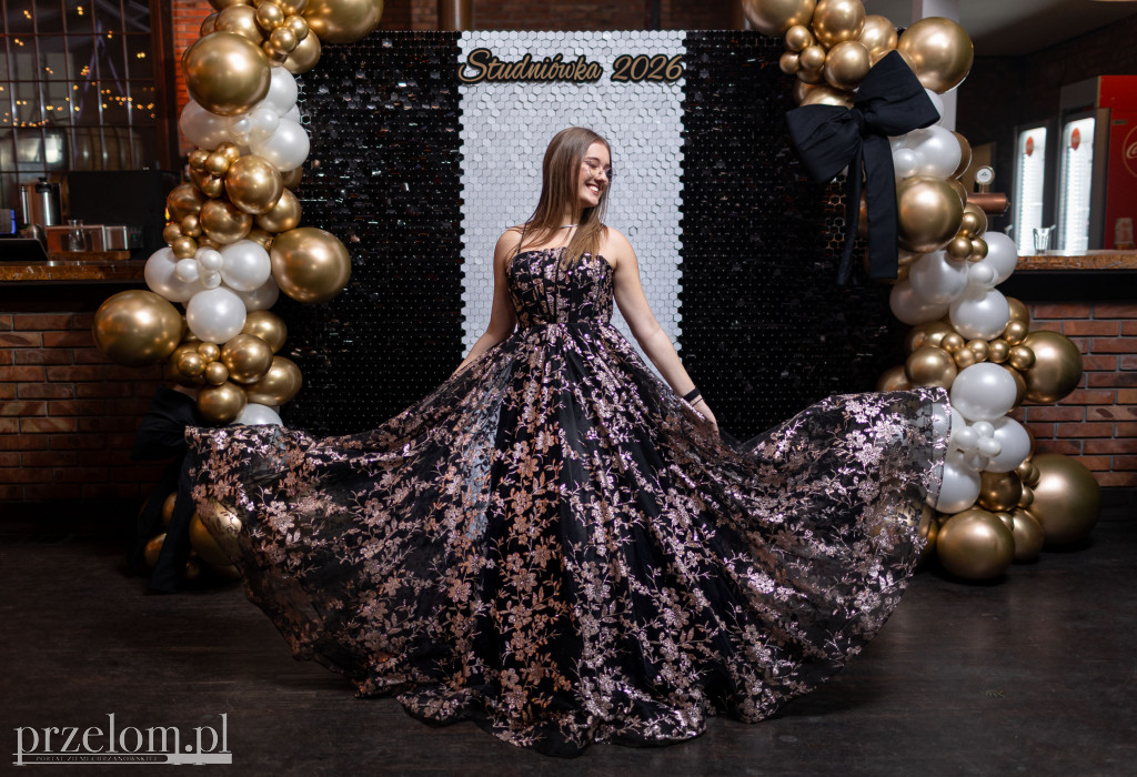 Elegancko, wzruszająco, z klasą. Studniówka II LO w Chrzanowie