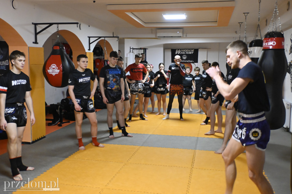 Mistrz Świata Muay Thai w Warrior Factory - 14.02.2026