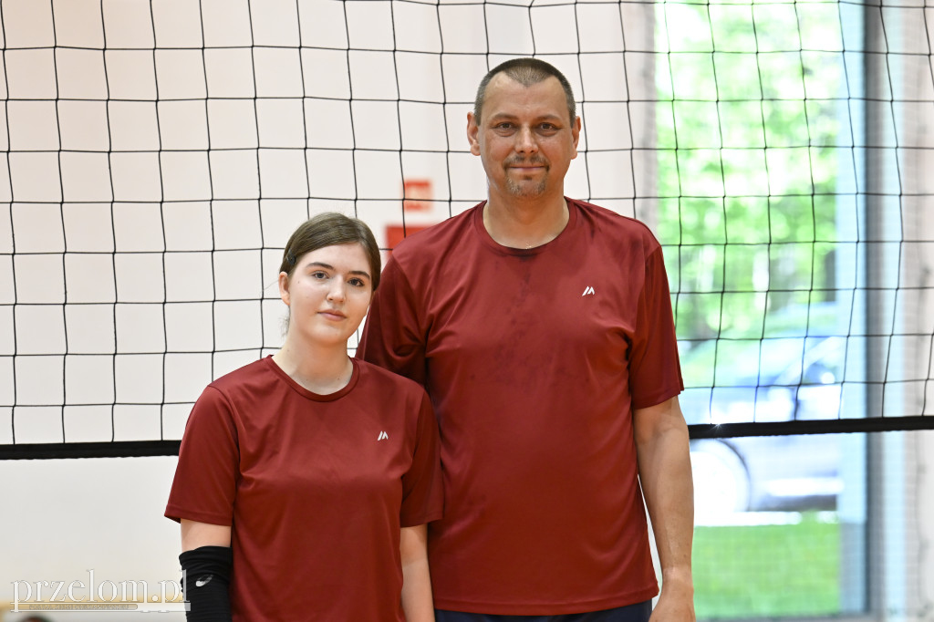 Wielkie granie dla Mikołaja - Rodzinny Turniej Siatkówki w Krzeszowicach - 10.05.2026