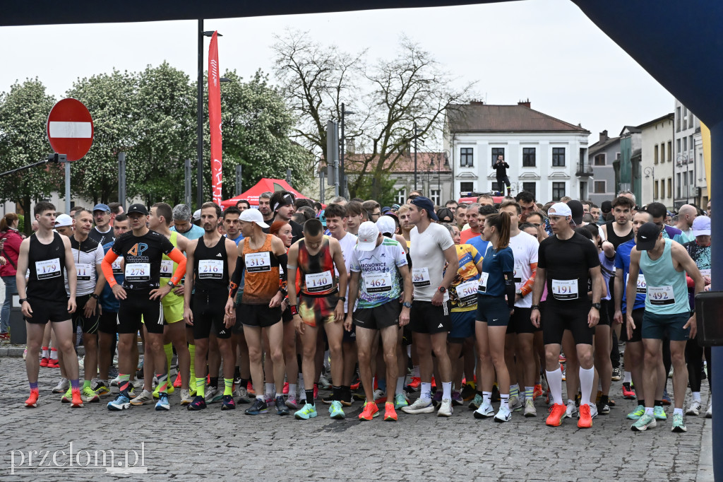 Pociąg do biegania  - VIII Chrzanowski Bieg Uliczny - 16.05.2026