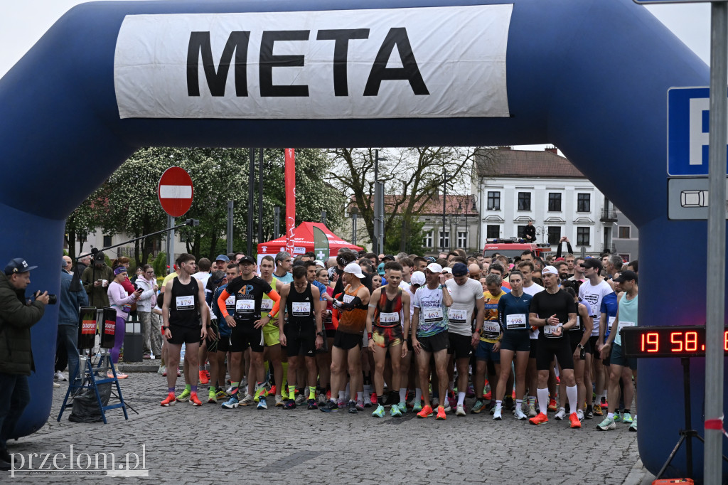 Pociąg do biegania  - VIII Chrzanowski Bieg Uliczny - 16.05.2026