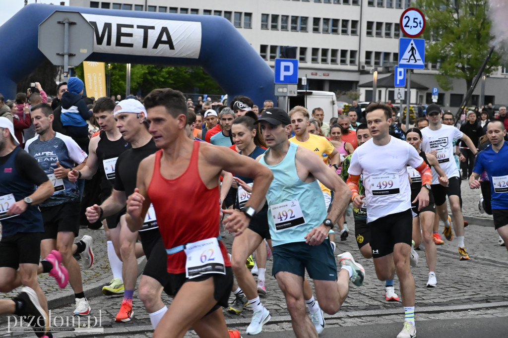 Pociąg do biegania  - VIII Chrzanowski Bieg Uliczny - 16.05.2026