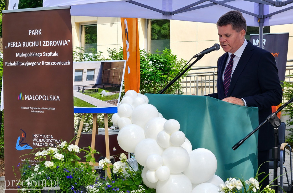 Otwarcie po rewitalizacji parku przy szpitalu rehabilitacyjnym w Krzeszowicach