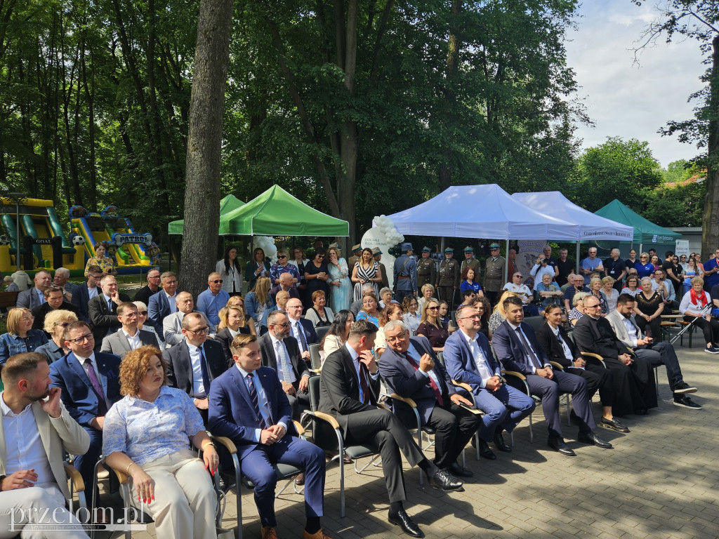Otwarcie po rewitalizacji parku przy szpitalu rehabilitacyjnym w Krzeszowicach