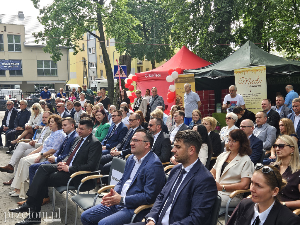 Otwarcie po rewitalizacji parku przy szpitalu rehabilitacyjnym w Krzeszowicach