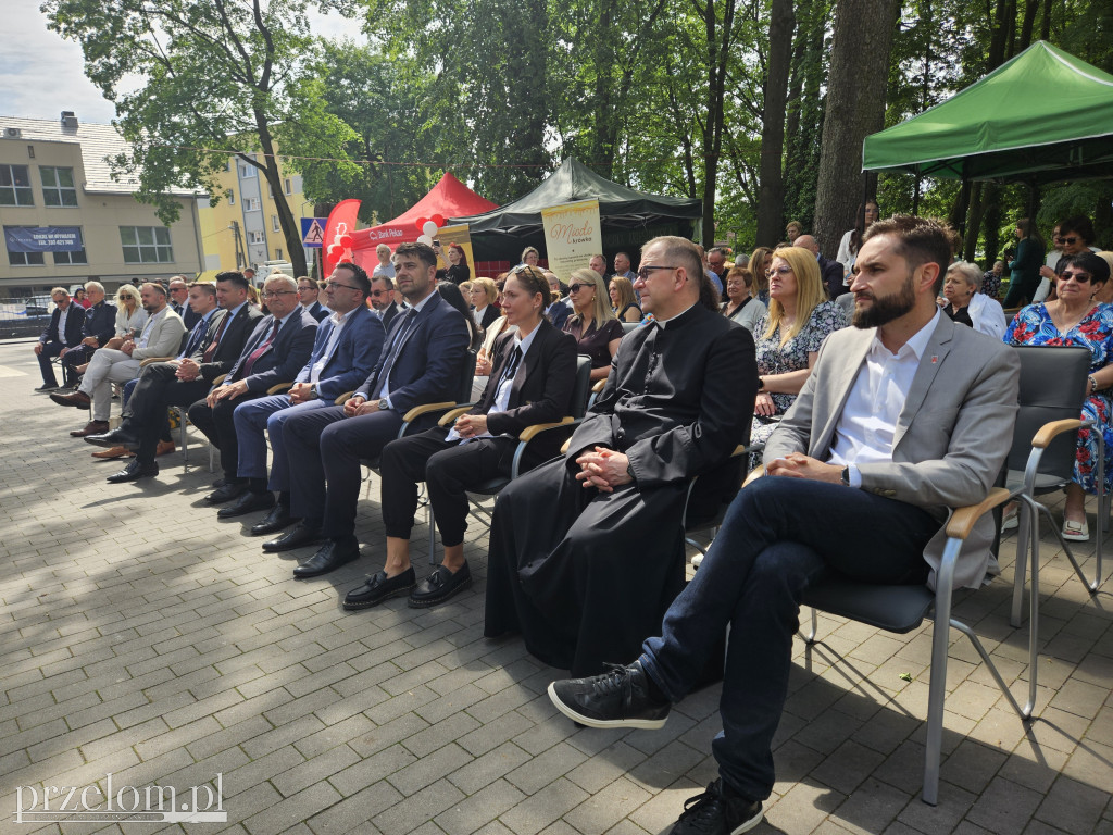 Otwarcie po rewitalizacji parku przy szpitalu rehabilitacyjnym w Krzeszowicach