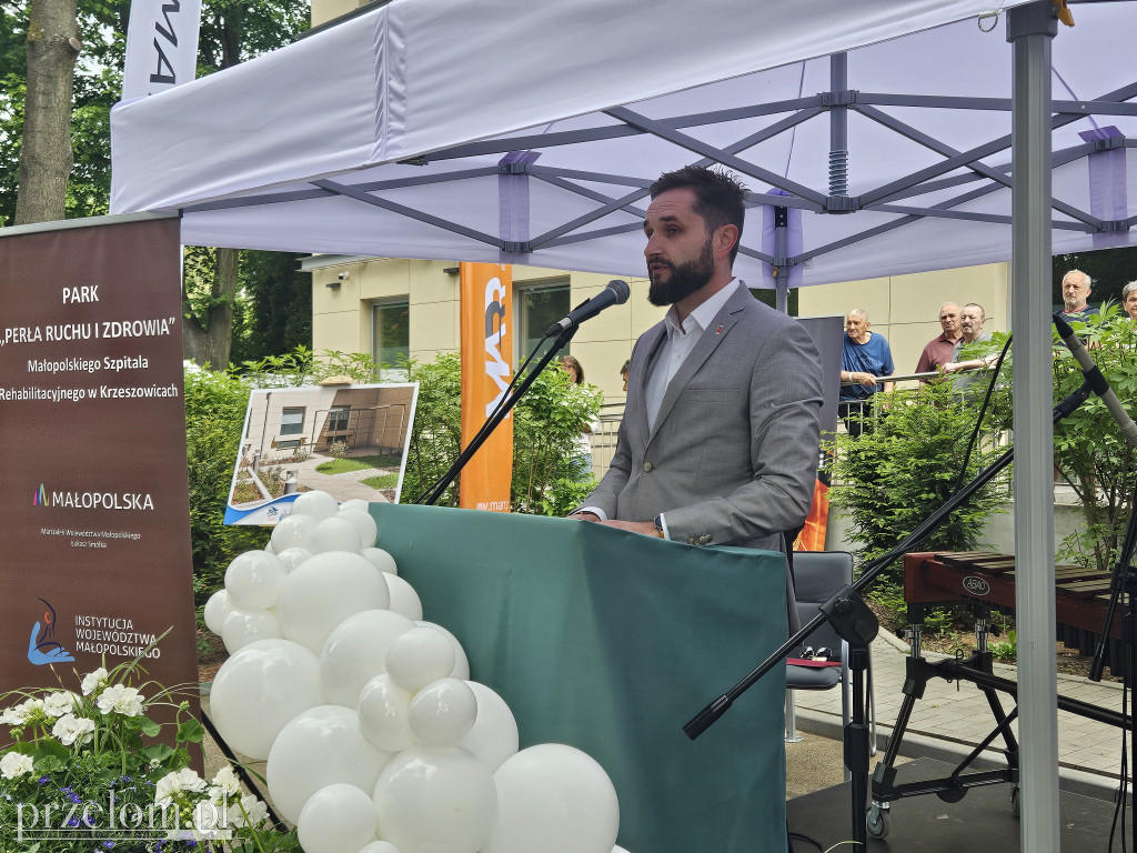 Otwarcie po rewitalizacji parku przy szpitalu rehabilitacyjnym w Krzeszowicach