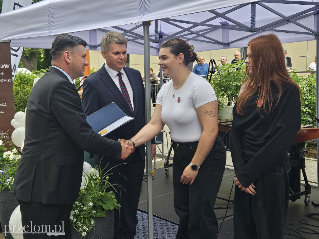 Otwarcie po rewitalizacji parku przy szpitalu rehabilitacyjnym w Krzeszowicach