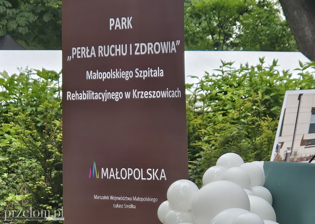Otwarcie po rewitalizacji parku przy szpitalu rehabilitacyjnym w Krzeszowicach